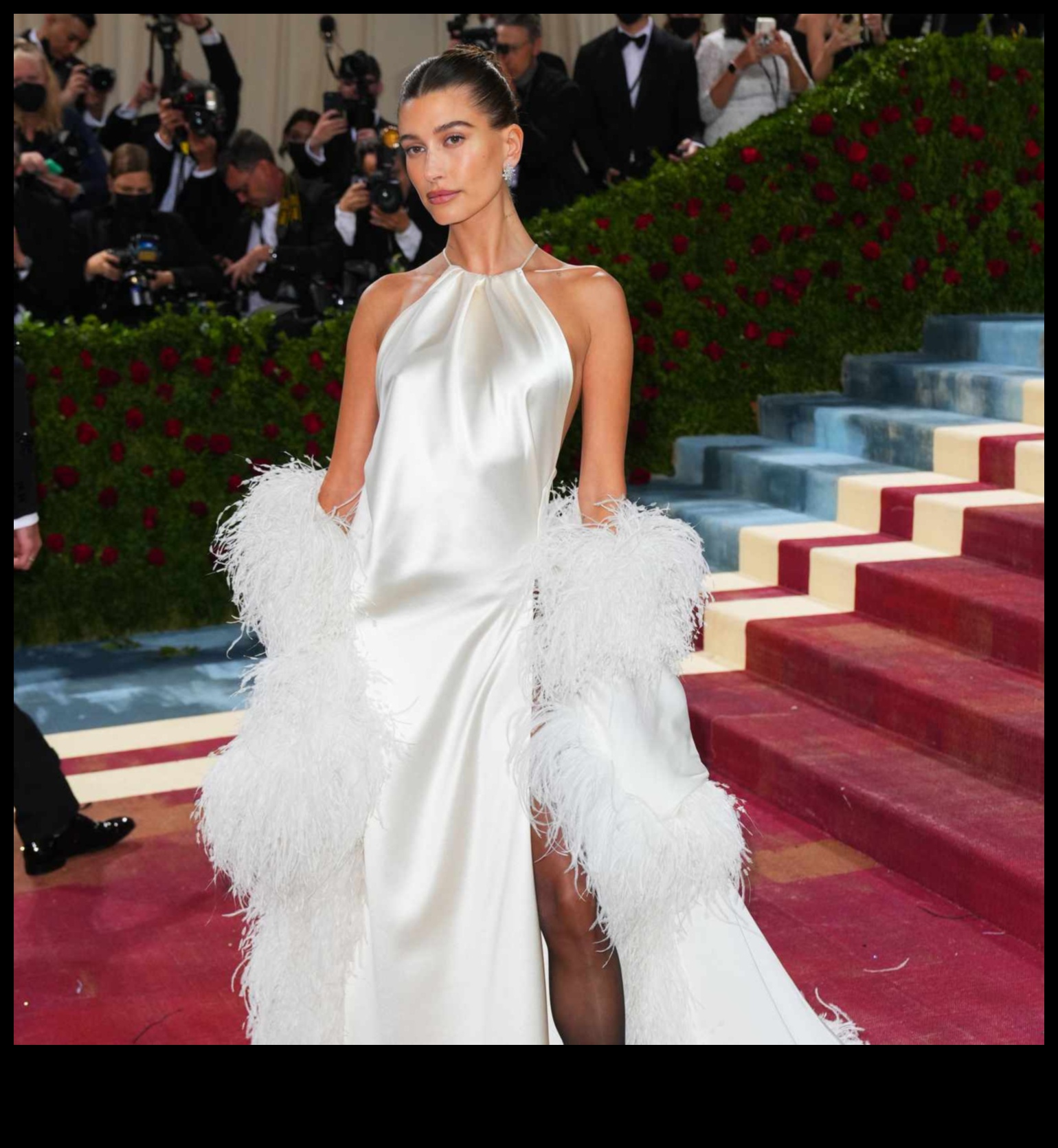 Kā jūs varat atjaunot slavenību sarkanā paklāja formālas frizūras?