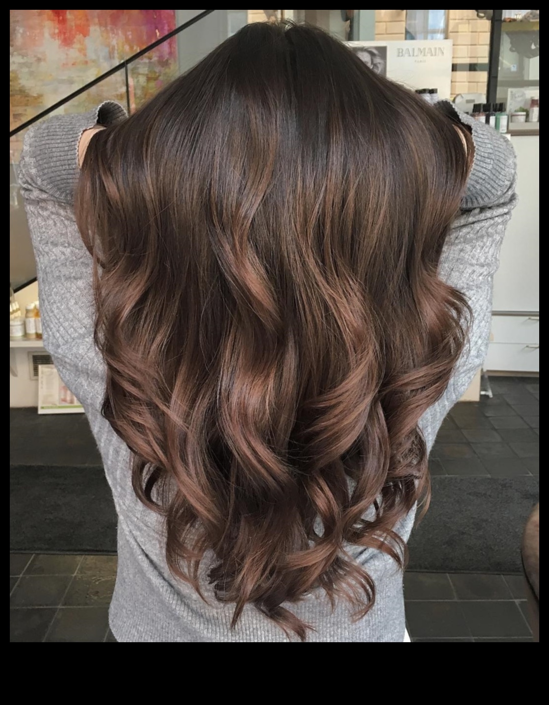 Šokolādes prieks: neatvairāmas brūnas matu krāsas idejas