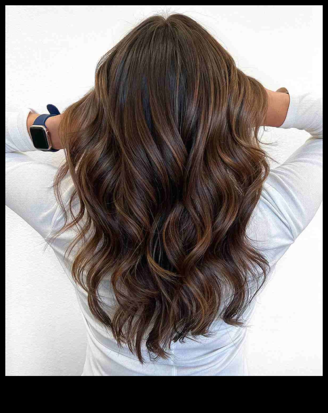 Šokolādes prieks: neatvairāmas brūnas matu krāsas idejas