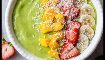 Zaļie smūtiju trauki iesācējiem: vienkāršas receptes pirmajai bļodiņai