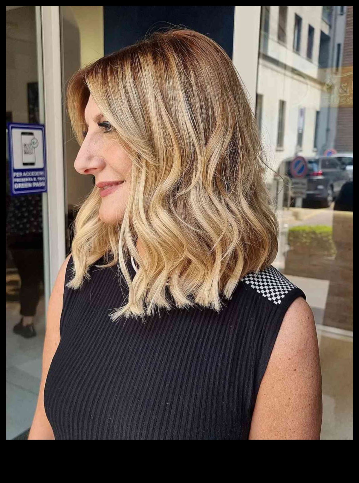 Plecu garuma spektra turpinājums: daudzveidīgas vidējas frizūras idejas