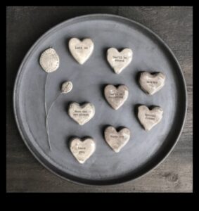 Pārdomāti žetoni: īpašas dāvanu idejas ar sirdi